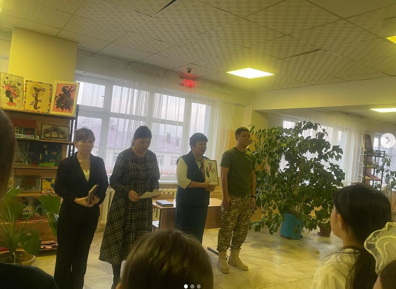 «ЖҚТБ қорғану» күніне орай 5-11 сыныптармен жалпы мектепішілік линейка