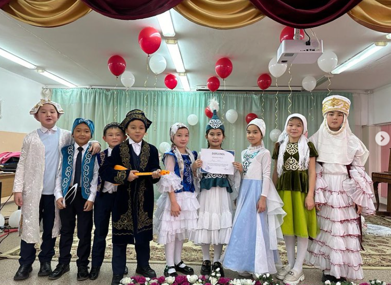 “Театрландырылған қойылым” тақырыбында мектепшілік байқау өткізілді.