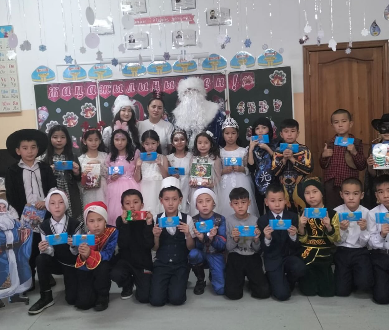 “Қош келдің,жаңа жыл” тақырыбында тәрбие сағатын өткізді.