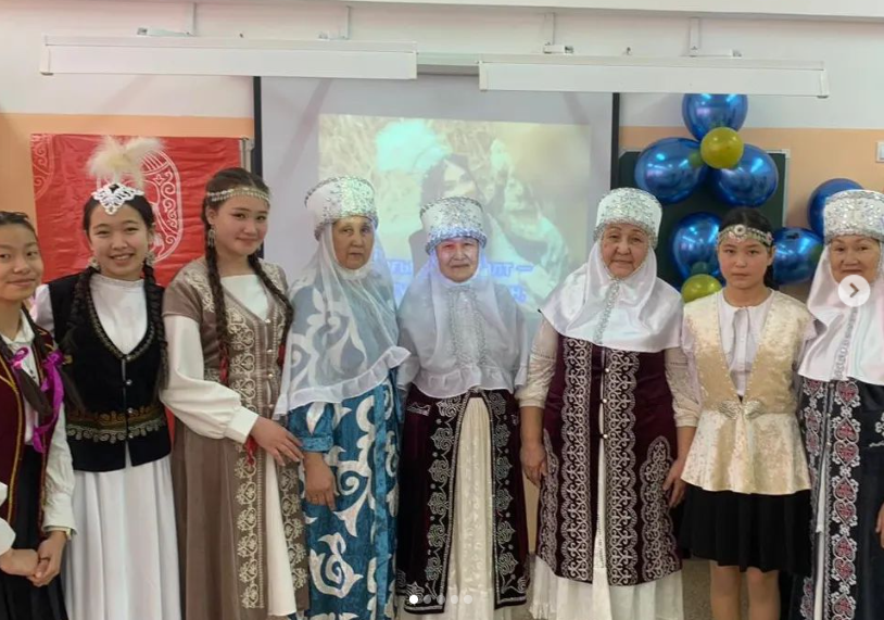 "Бұрымды қыз" тақырыбында іс- шара өткізілді.Ақ жаулықты әжелеріміз қатысып, жас ұрпаққа жылы лебіздерін білдірді.