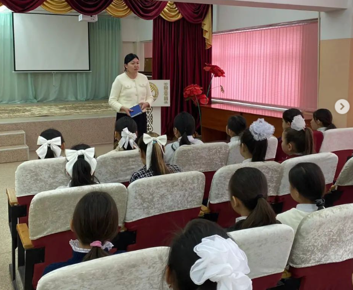 30 қаңтар күні директордың тәрбие ісі жөніндегі орынбасары А.Манасова және педагог- ұйымдастырушы А.Болекбаеваның ұйымдастыруымен 5, 9,10,11 сынып оқушыларына қыздар жиналысы өткiзiлдi.