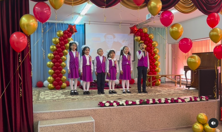 Мектеп оқушылары Мұқағали Мақатаевтың өлеңдерін оқып, поэзия әлеміне саяхат жасады.